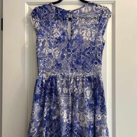 Top Shop blue and white lace dress Size US 4 - Picture 4 of 6